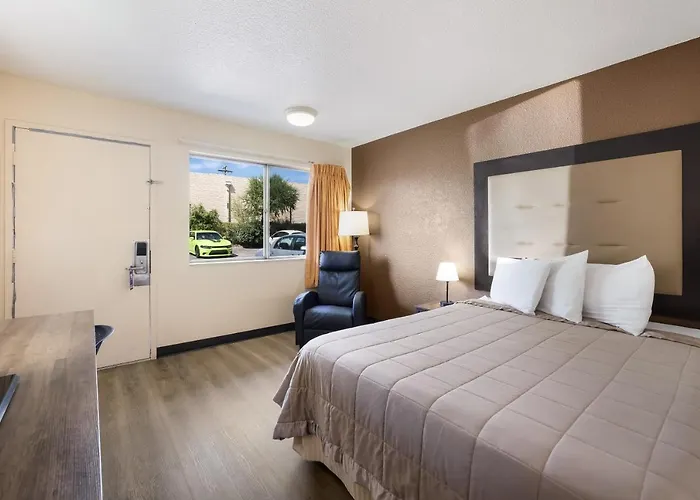 Hotel Knights / East Fry Sierra Vista
