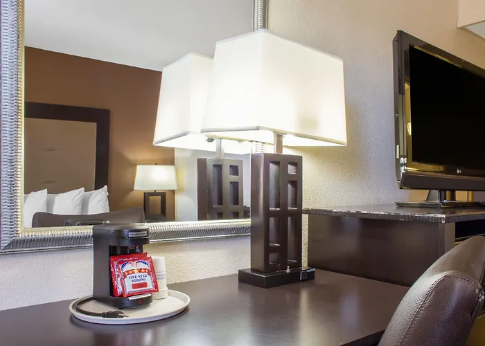 Knights / East Fry Hotel