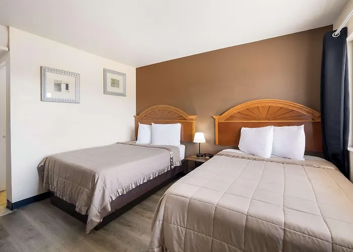 Hotel Knights / East Fry 2*