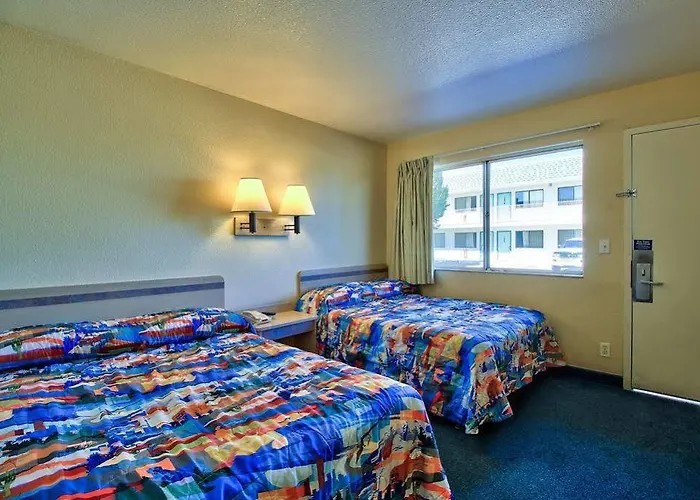 Knights / East Fry Hotel