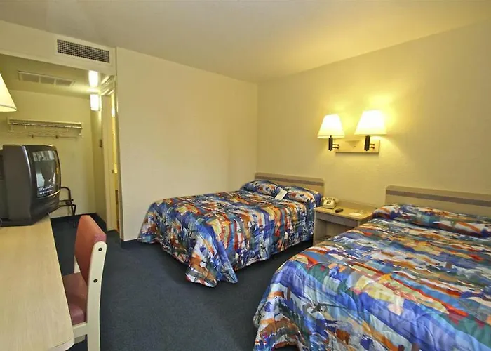 Knights / East Fry Hotel 2*