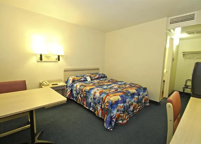 Hotel Knights / East Fry 2*